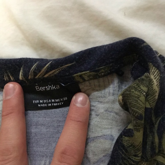 Bershka Tropical Polo - Picture 3 of 3